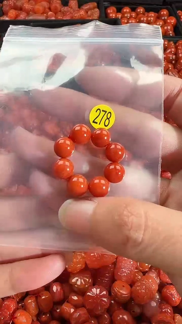 颈饰未镶嵌南红玛瑙1