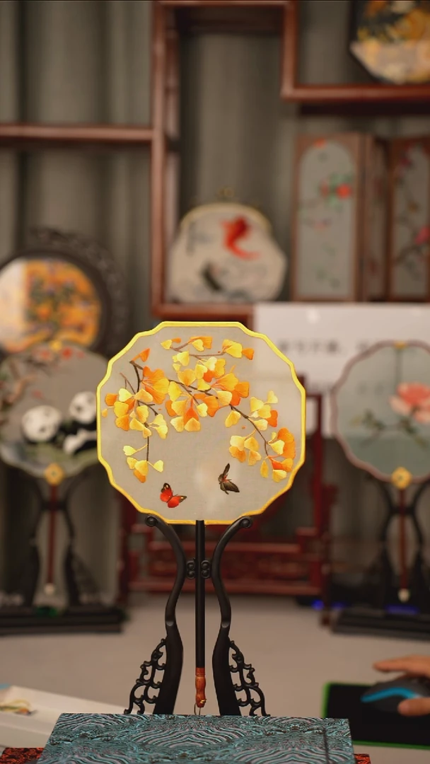 扇子苏绣作品手工团扇