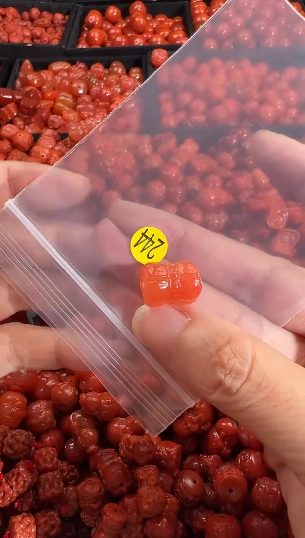 颈饰未镶嵌南红玛瑙1