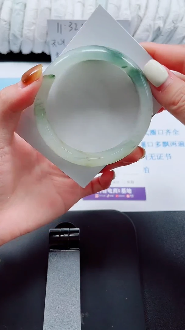 未镶嵌手镯石英质玉86-58.5