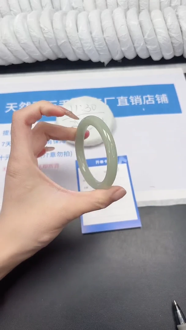 未镶嵌手镯石英质玉100-52.7DY