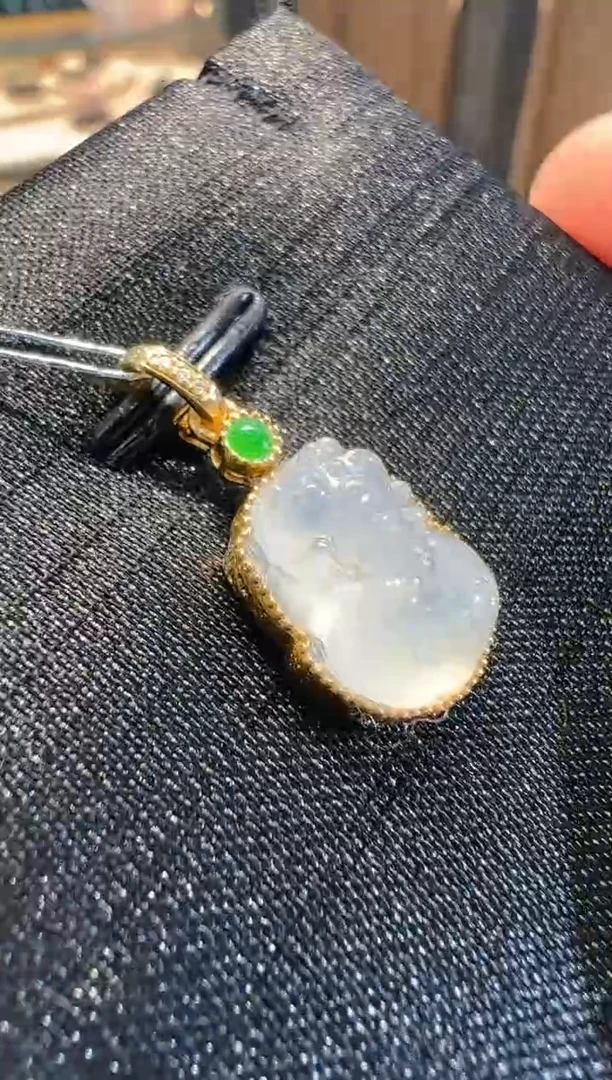 【闪购商品】翡翠吊坠(不含链)18K金镶嵌