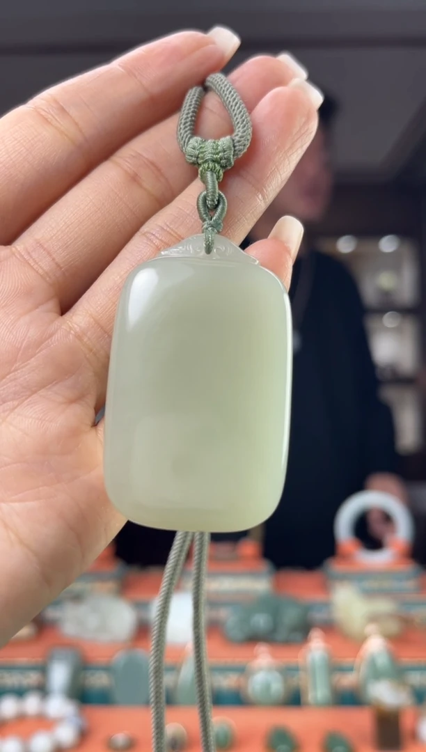 颈饰未镶嵌和田玉佩佩