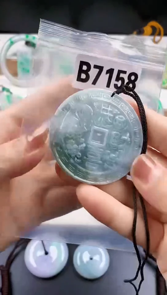 颈饰未镶嵌翡翠天然翡翠吊坠挂件