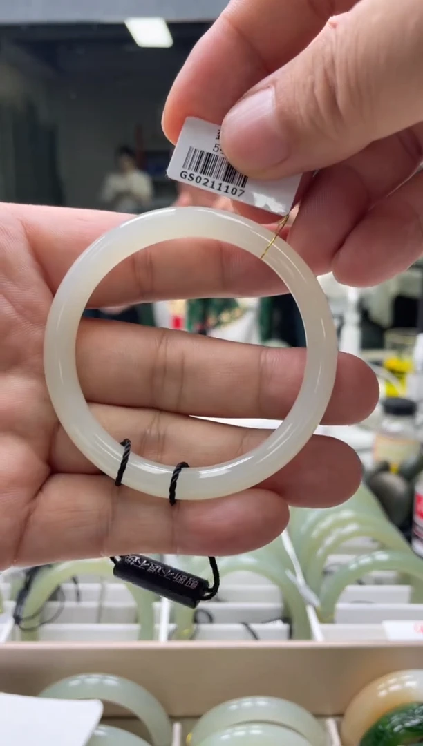 和田玉手镯未镶嵌52-54圈口1107