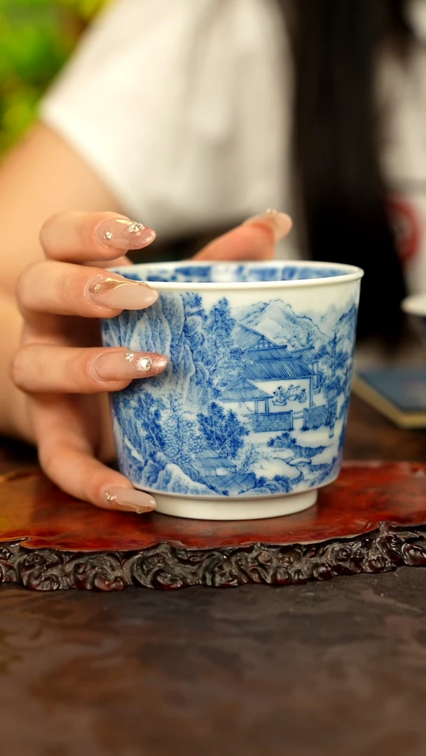 青花手绘山水主人杯