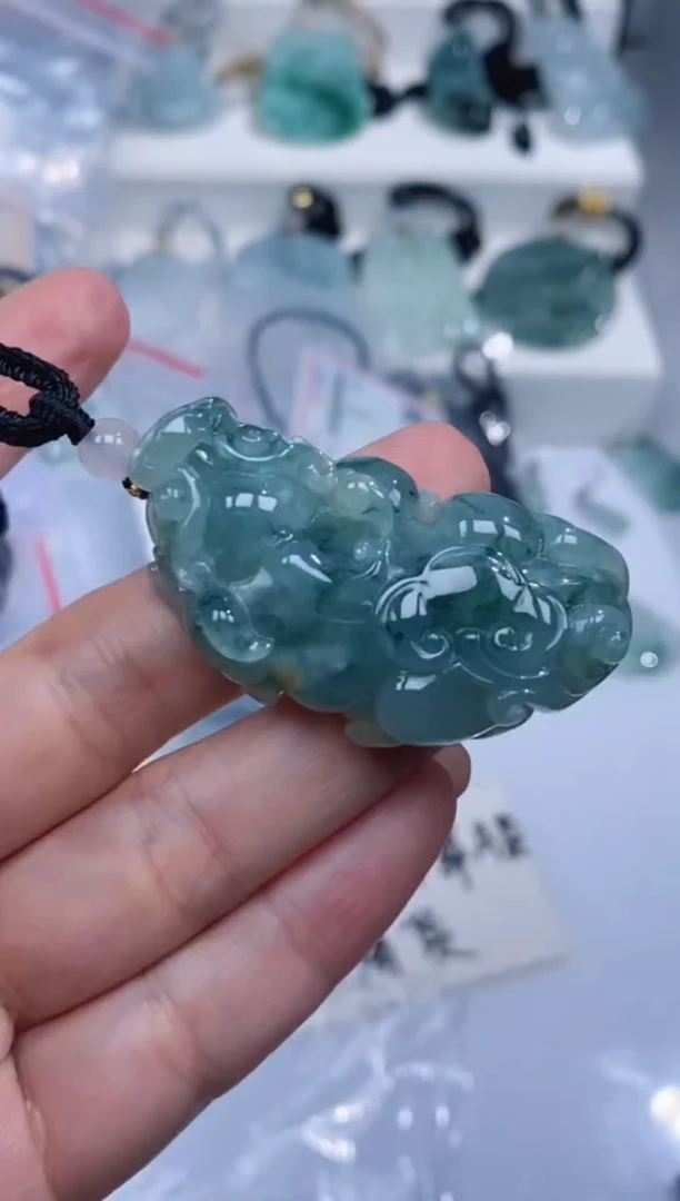 颈饰未镶嵌翡翠吊坠