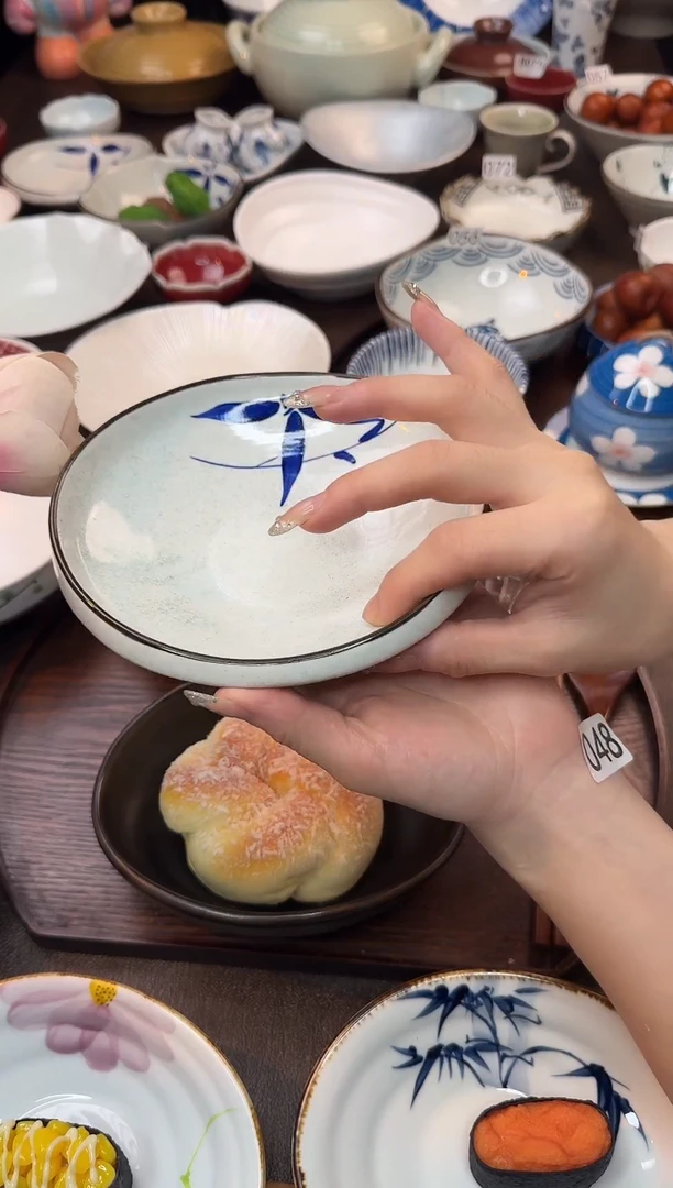 瓷花边竹叶元宝碗