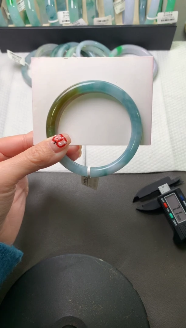 未镶嵌手镯（圆镯）翡翠56*7.7*8.1