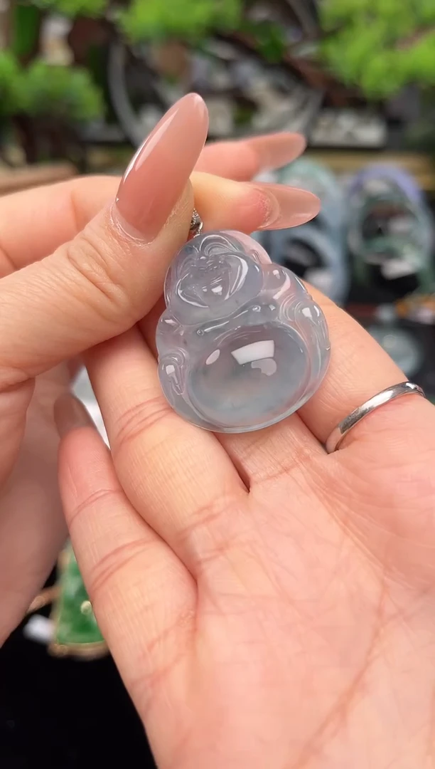 颈饰18K金镶嵌翡翠吊坠