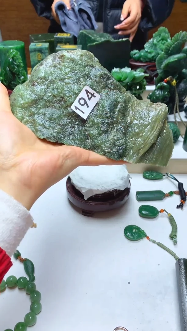 未镶嵌和田玉摆件1