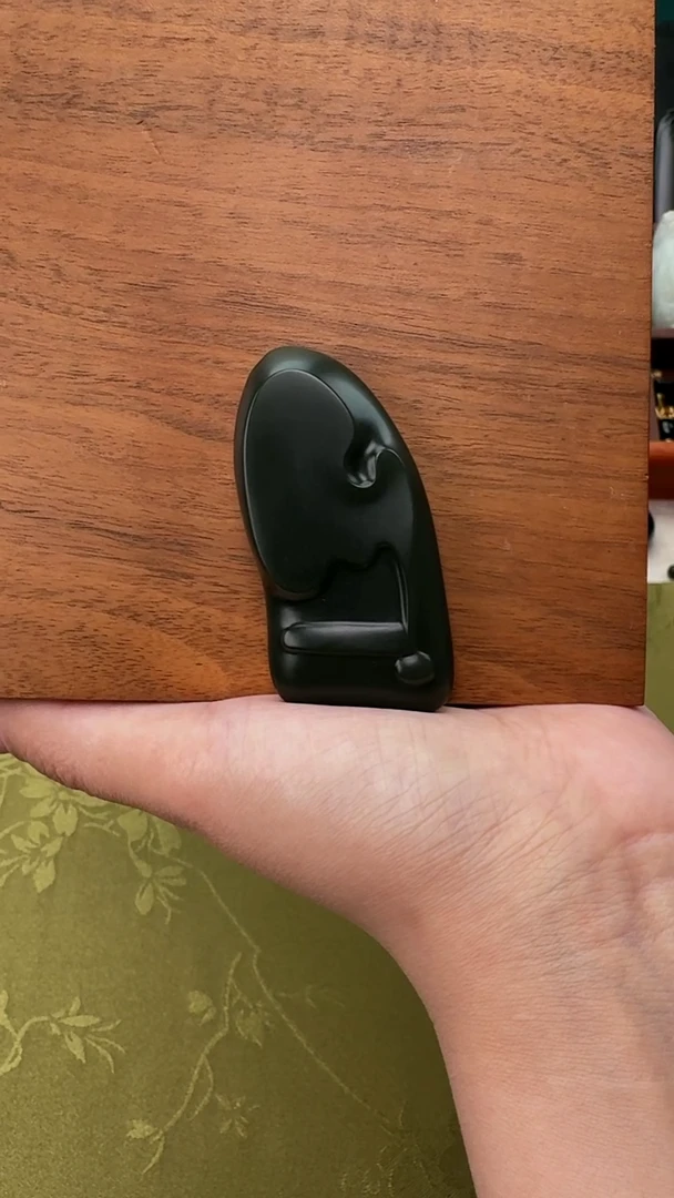 颈饰未镶嵌和田玉（青玉）黑青挂件