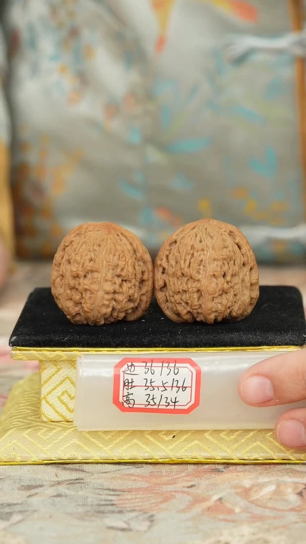 【闪购商品】文玩核桃把件密纹狮子头有修