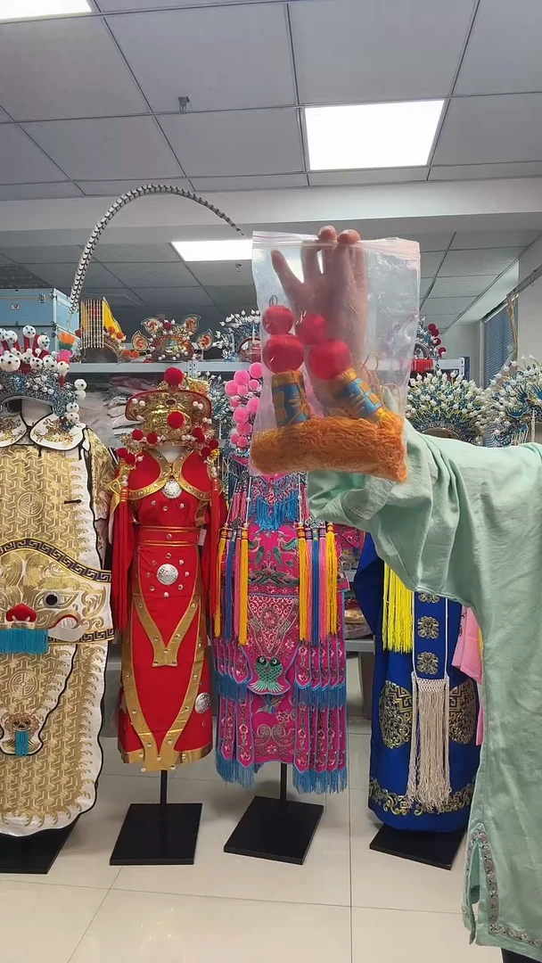 倚**剑戏曲好王帽穗