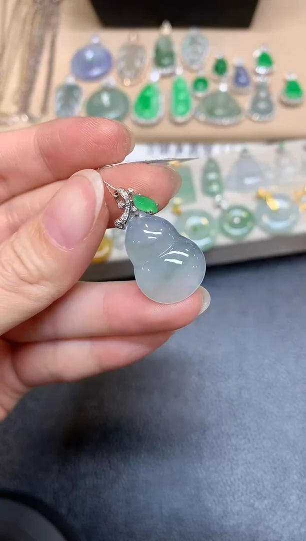 翡翠18K金镶嵌颈饰葫芦【无服务费