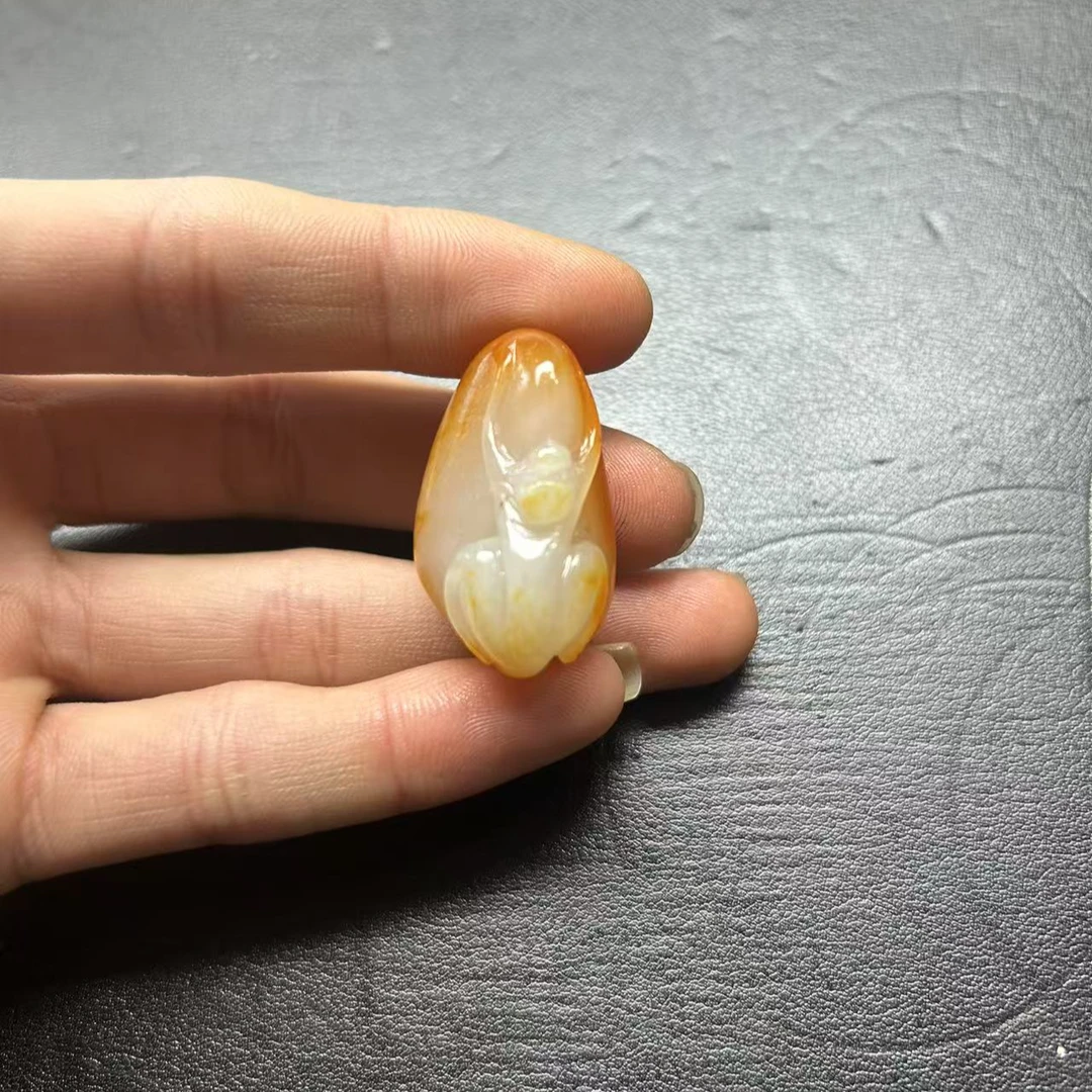 新疆和田玉灵猴献寿挂件