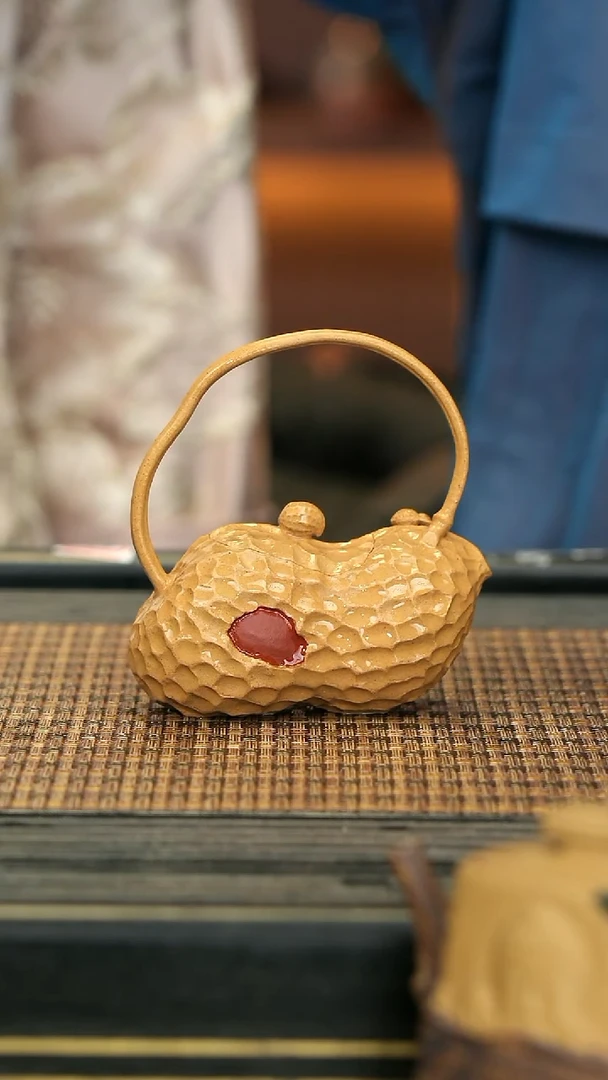 【闪购商品】紫砂茶壶WXT17花生提梁 黄金段