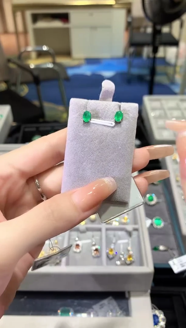 耳饰18K金镶嵌祖母绿YG030