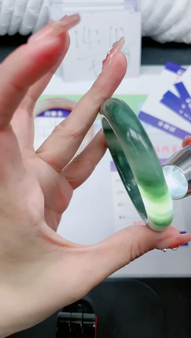 【闪购商品】石英质玉手镯未镶嵌365