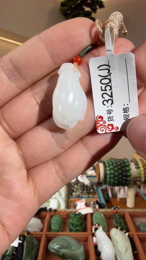 颈饰未镶嵌和田玉J