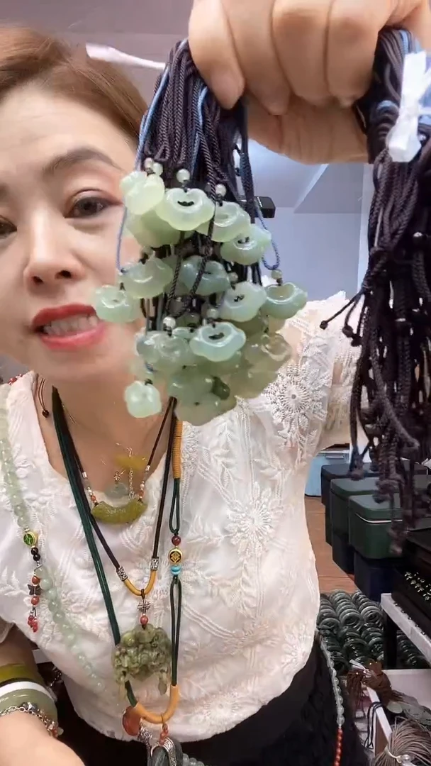 【闪购商品】岫玉吊坠未镶嵌多样性发货其中之一