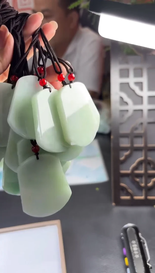 未镶嵌挂件翡翠多样性发一件R703181