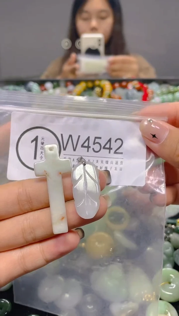 颈饰未镶嵌翡翠/G/翡翠A货，一件也是批发价