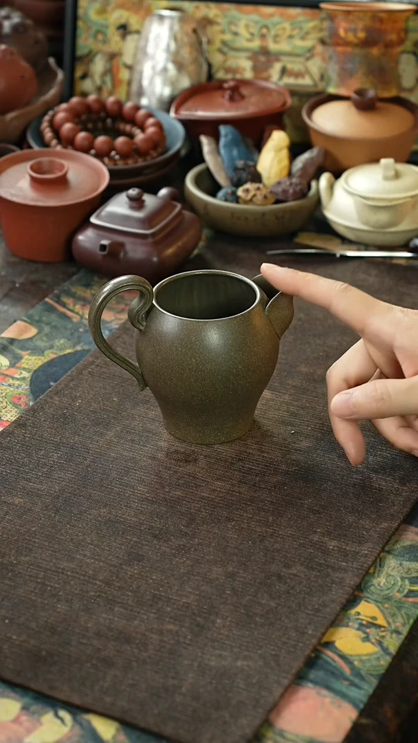 青段光素紫砂公道杯