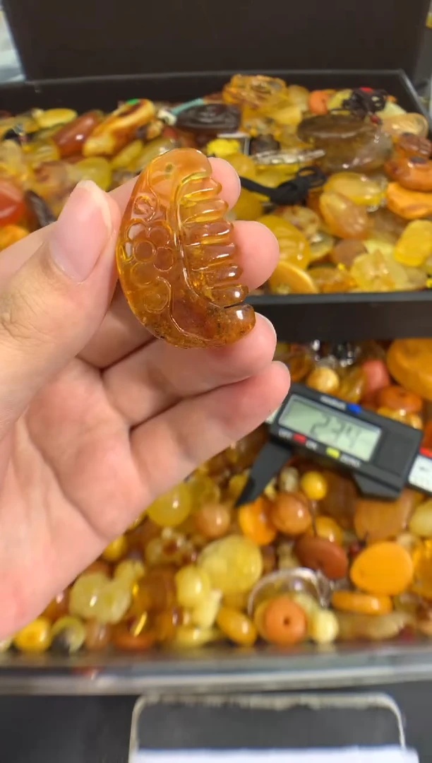 蜜蜡未镶嵌珠宝奇石1