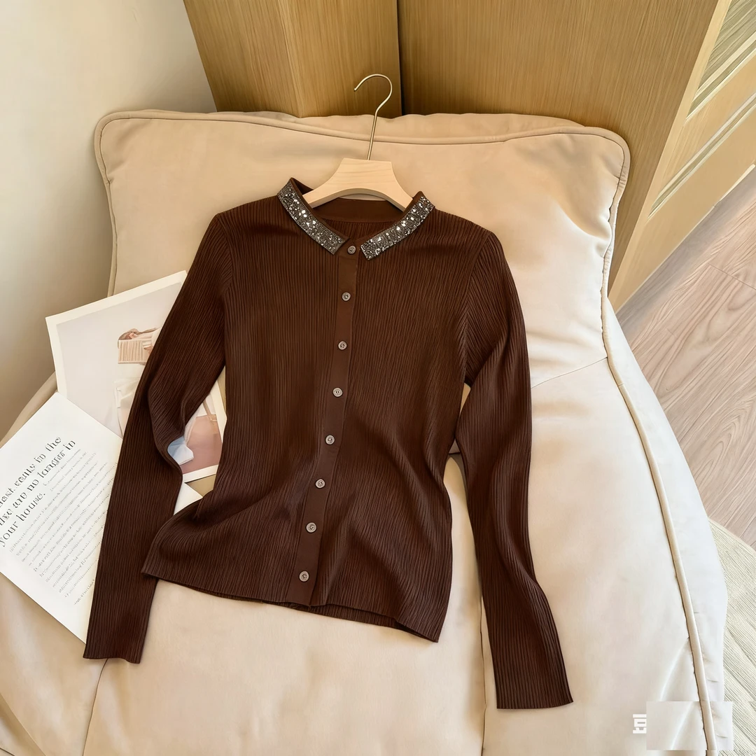 秋冬显瘦烫钻翻领单排扣显瘦打底上衣长袖针织打底衫毛衣女A10111