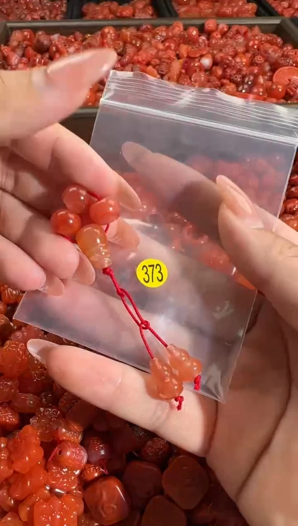 南红玛瑙未镶嵌颈饰1