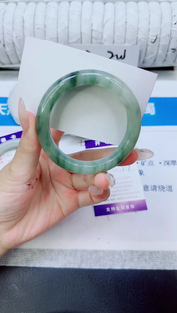 未镶嵌手镯石英质玉94/53.7