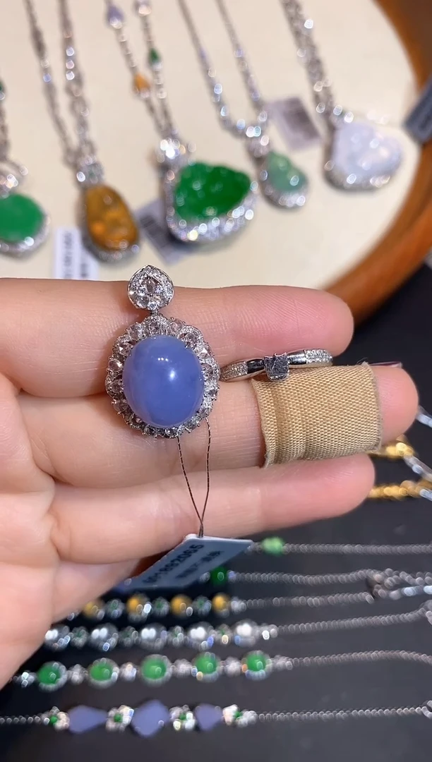 18K金镶嵌戒指翡翠戒指