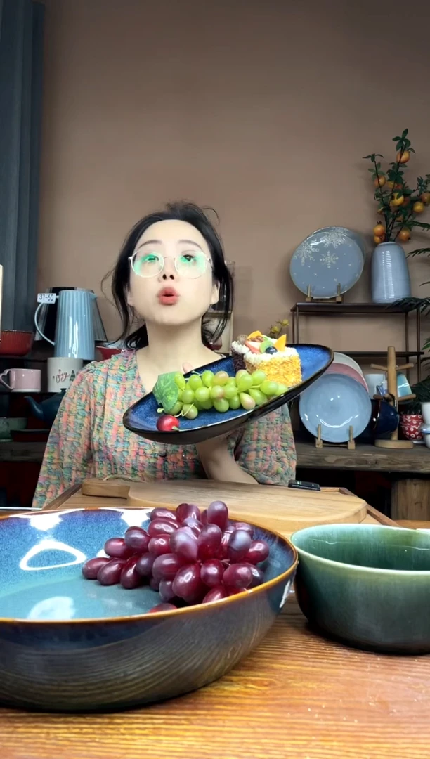 陶瓷14英寸蓝色鱼盘子 微瑕疵