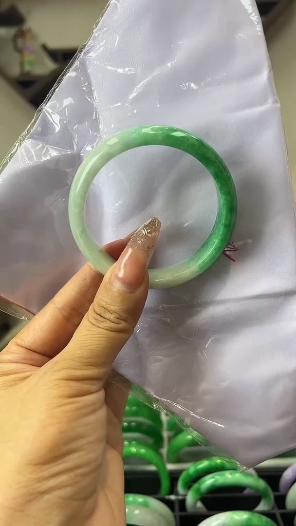 【闪购商品】砖雕h35 圈口54.4 独货手镯