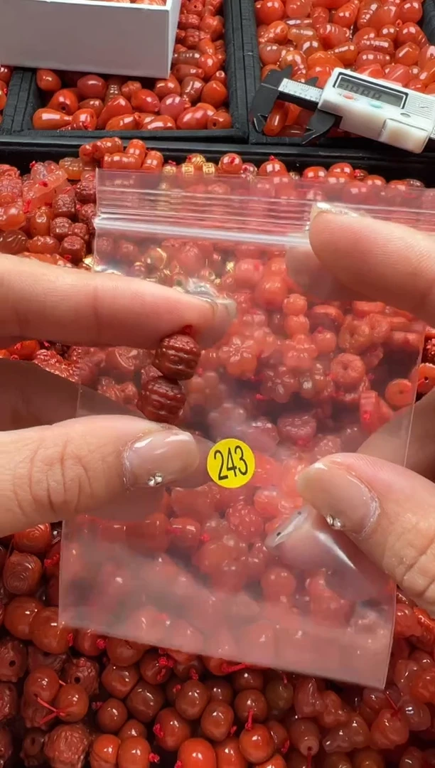 【闪购商品】南红玛瑙颈饰未镶嵌1