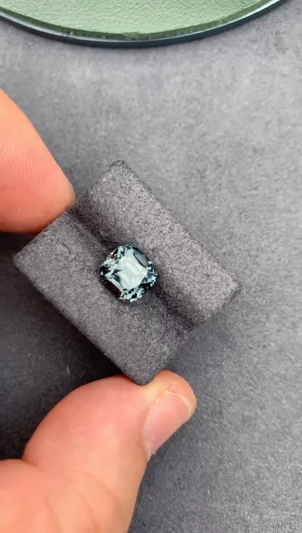 裸石未镶嵌尖晶石3ct 金属灰尖晶石