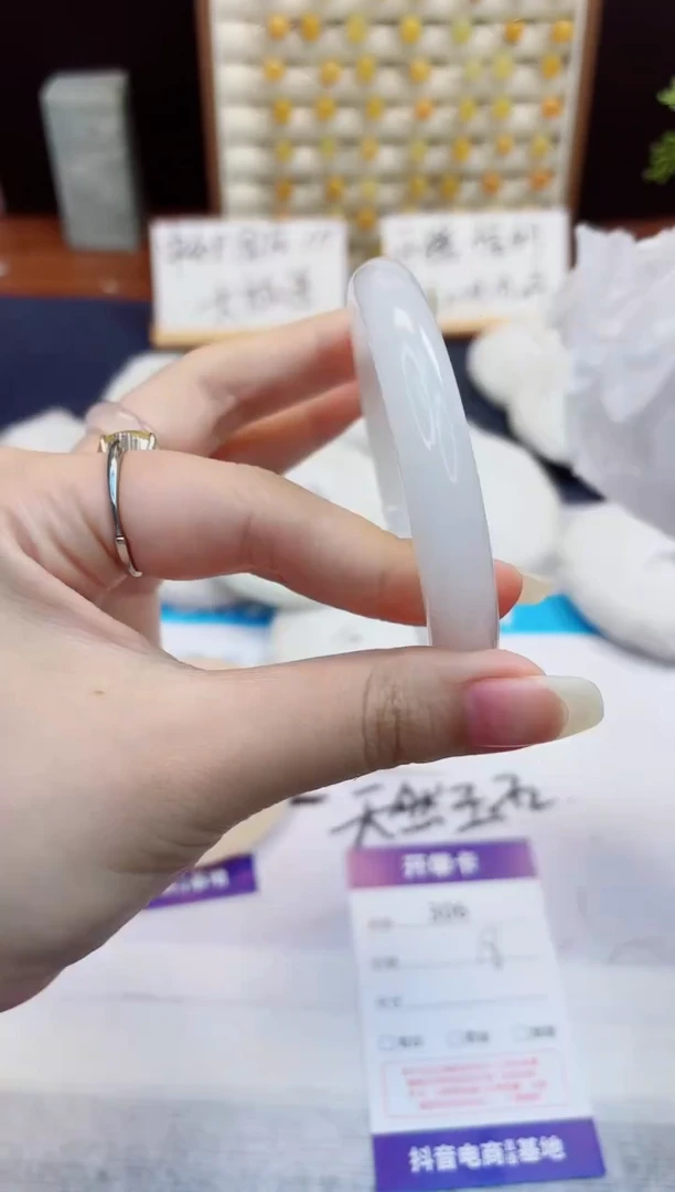 未镶嵌手镯石英质玉306-天山翠-圈口61