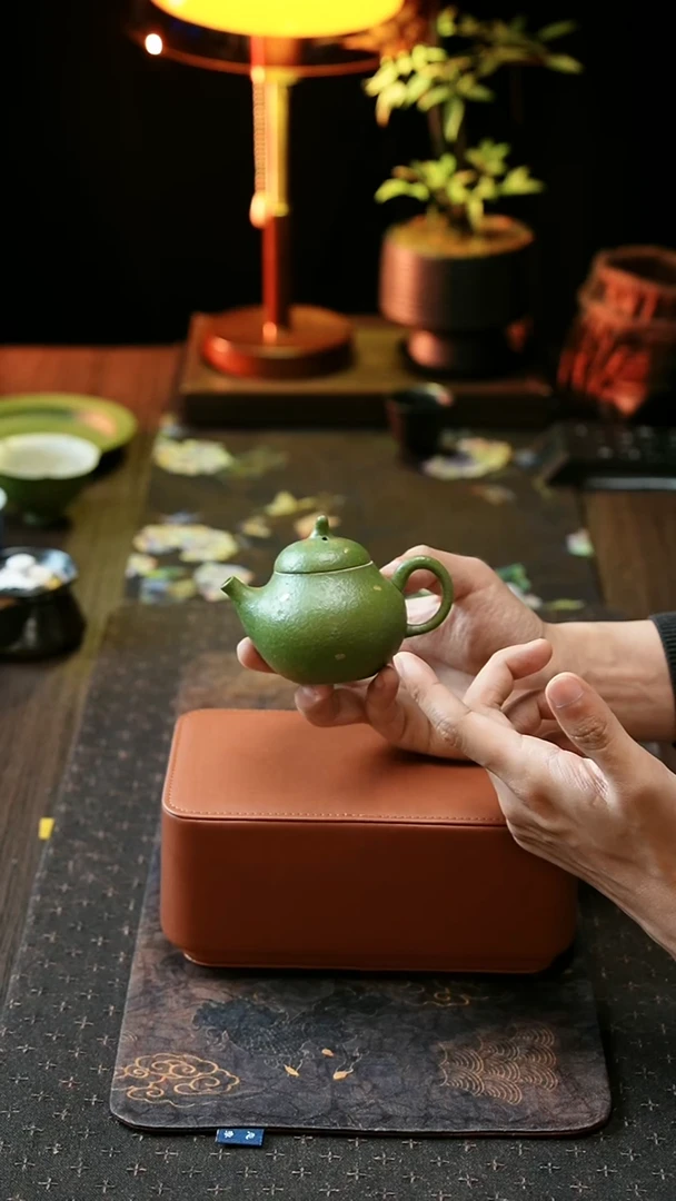 青色                小壶
