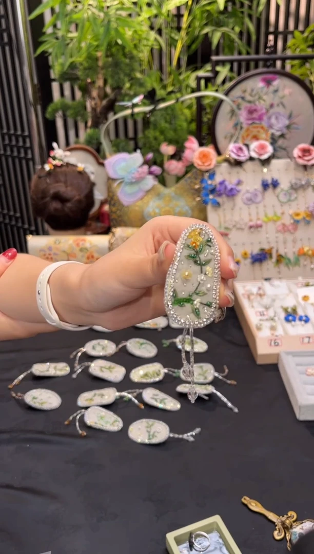 织绣天**翼非遗手工绒花饰品