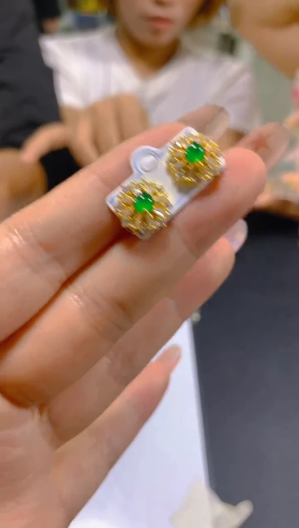 翡翠未镶嵌耳饰多样性发一