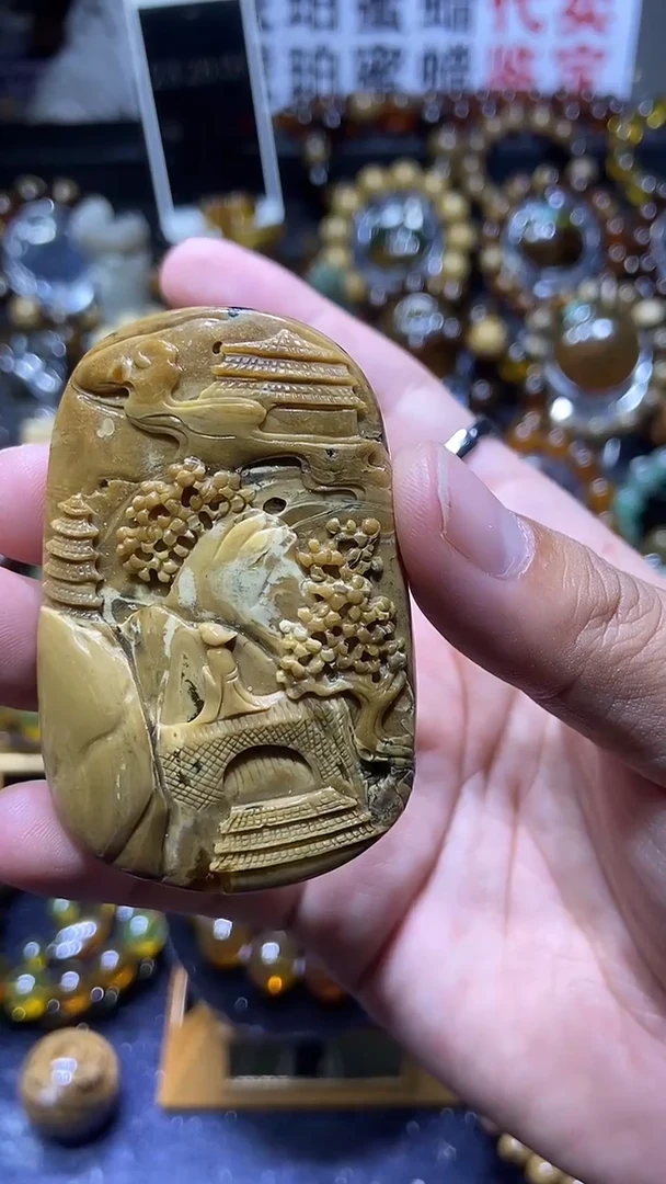 琥珀未镶嵌珠宝奇石吊坠