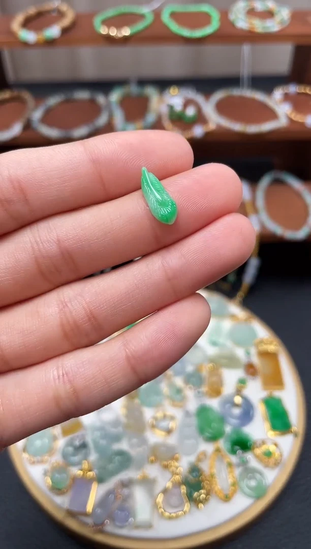 【闪购商品】翡翠吊坠(不含链)18K金镶嵌一个  JK652