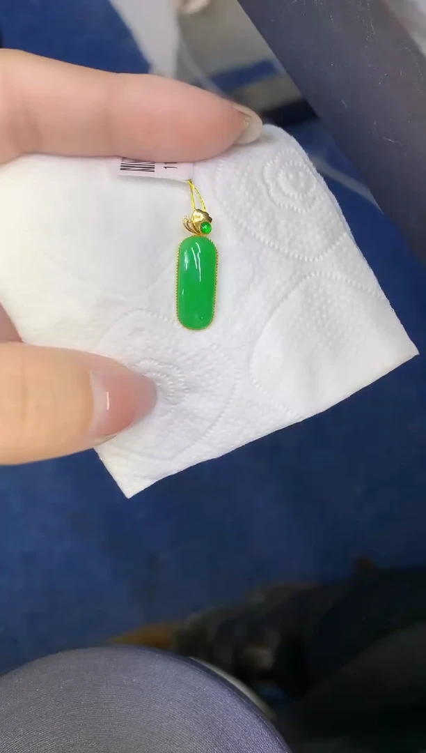 颈饰18K金镶嵌翡翠缅甸天然翡翠a货