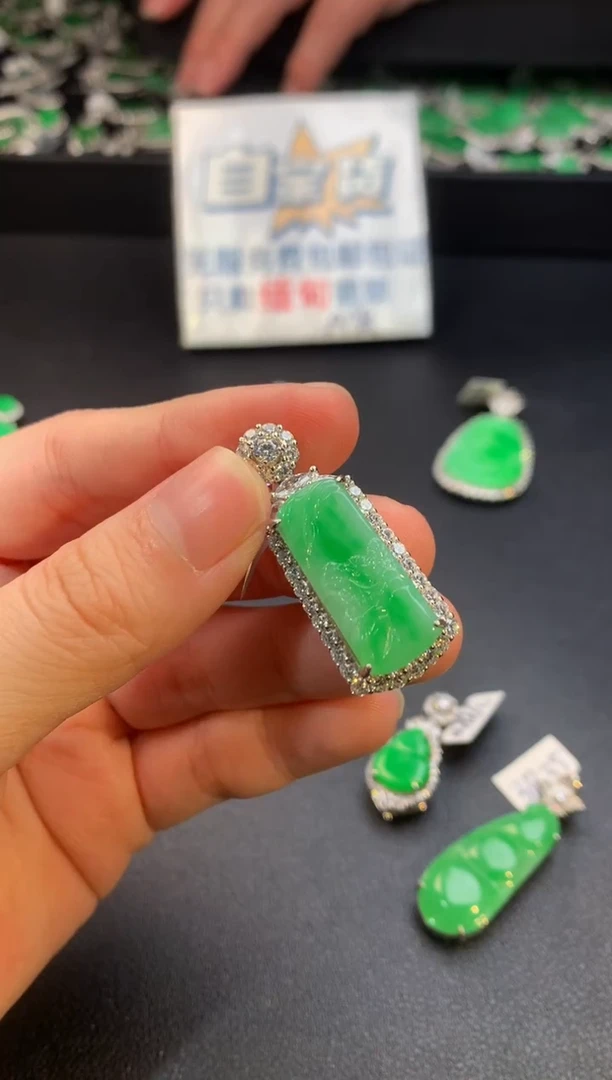【闪购商品】翡翠颈饰银S925镶嵌翡翠