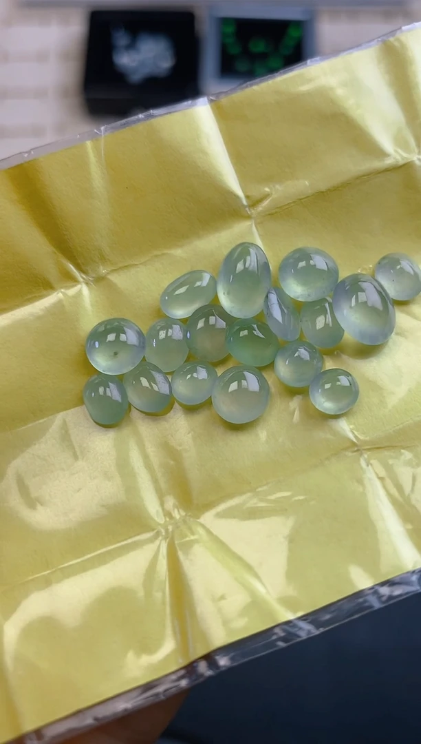 定制翡翠未镶嵌天然翡翠蛋面80