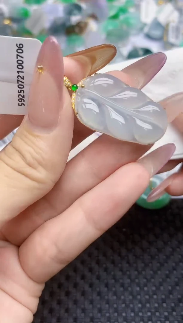 翡翠18K金镶嵌颈饰337   天然翡翠A货  百元以上9米证书费自理