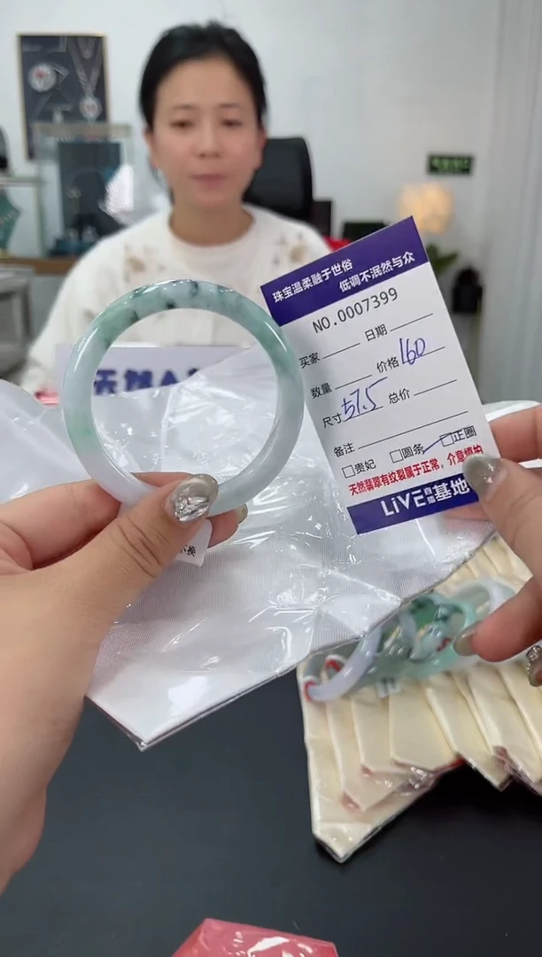 【闪购商品】翡翠手镯未镶嵌天然翡翠A货