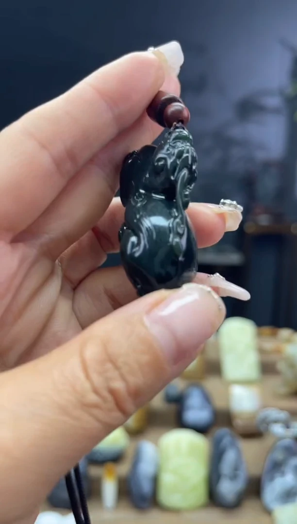 颈饰未镶嵌和田玉1