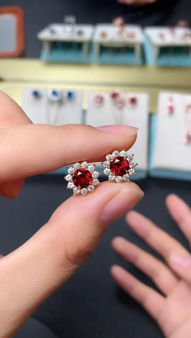 银S925镶嵌耳钉石榴石天然